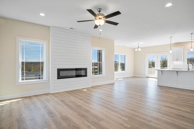 6903 Doral DR, Radford, VA 24141