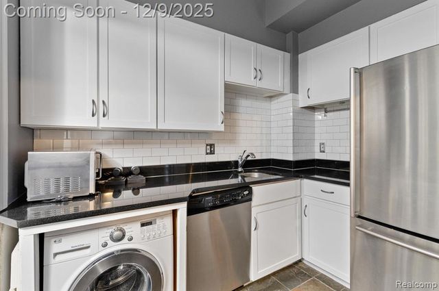 2900 E Jefferson Avenue D601, Detroit, MI 48207