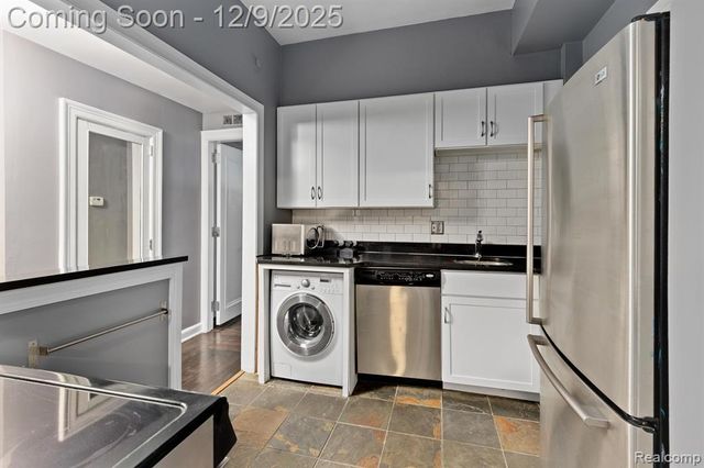 2900 E Jefferson Avenue D601, Detroit, MI 48207