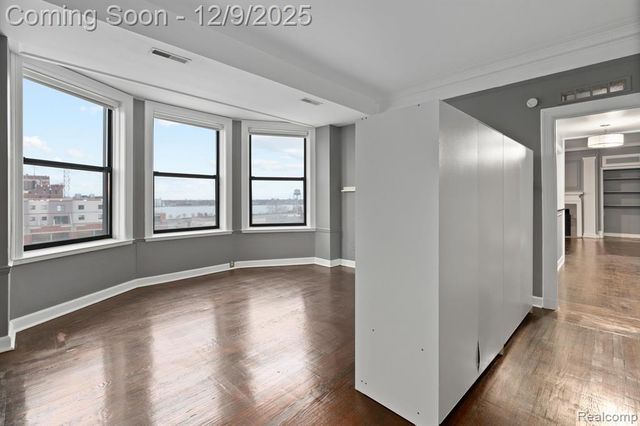 2900 E Jefferson Avenue D601, Detroit, MI 48207