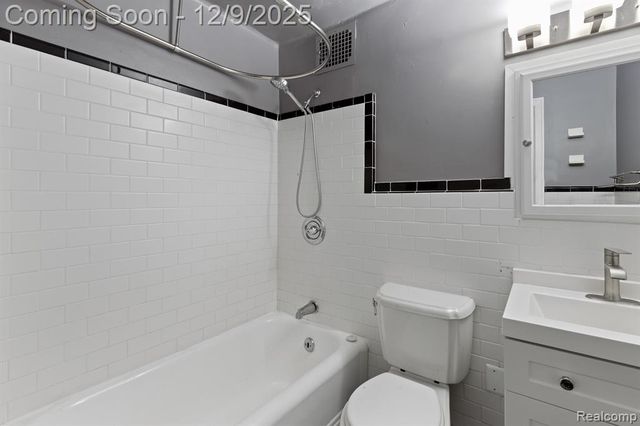 2900 E Jefferson Avenue D601, Detroit, MI 48207