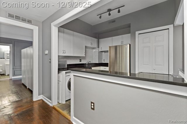 2900 E Jefferson Avenue D601, Detroit, MI 48207