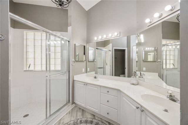 89 Silver Oaks CIR 5-201, Naples, FL 34119