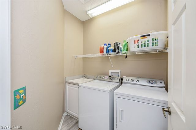 89 Silver Oaks CIR 5-201, Naples, FL 34119