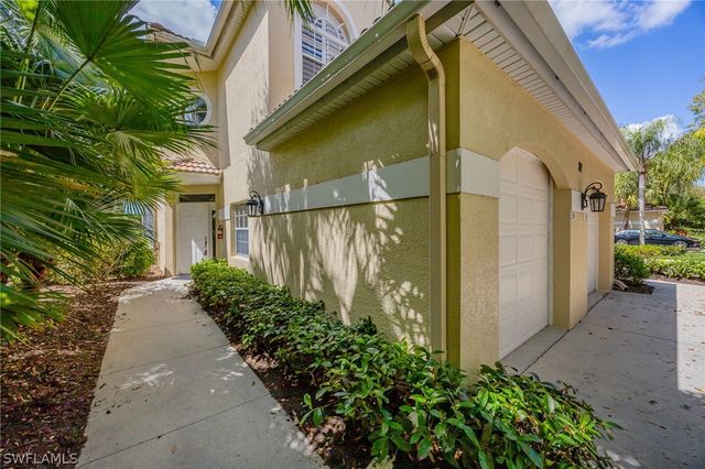 89 Silver Oaks CIR 5-201, Naples, FL 34119