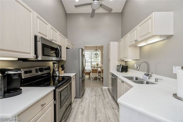 89 Silver Oaks CIR 5-201, Naples, FL 34119