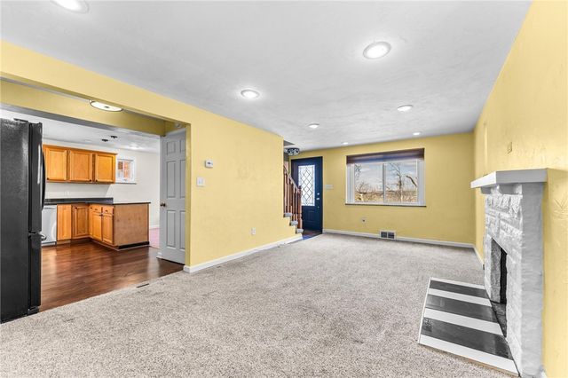 251 Crescent Pines Dr, Penn Hills, PA 15147