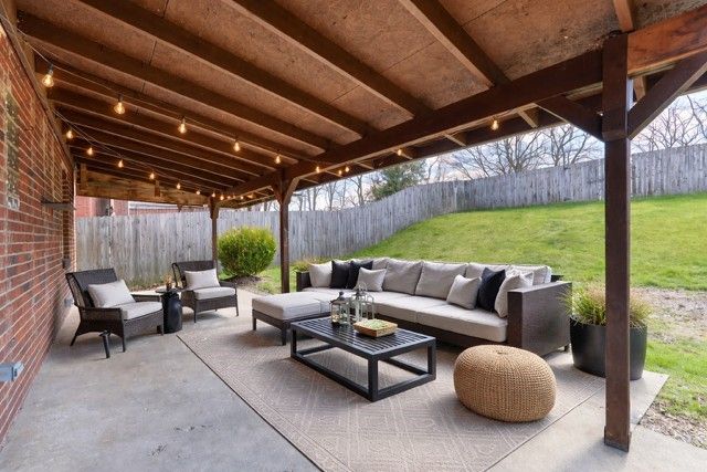 251 Crescent Pines Dr, Penn Hills, PA 15147