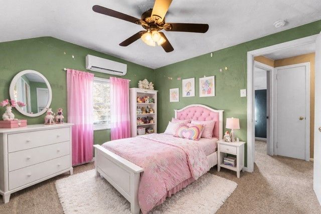 251 Crescent Pines Dr, Penn Hills, PA 15147