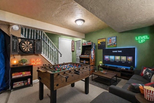 251 Crescent Pines Dr, Penn Hills, PA 15147