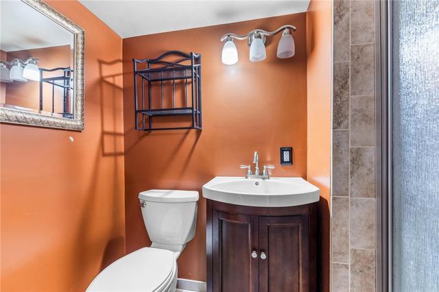 251 Crescent Pines Dr, Penn Hills, PA 15147