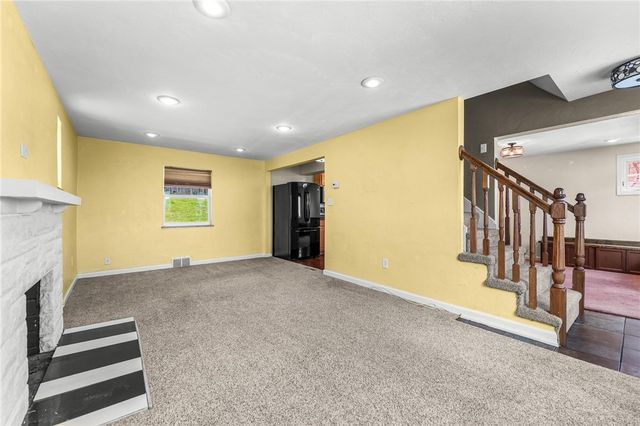 251 Crescent Pines Dr, Penn Hills, PA 15147