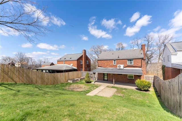 251 Crescent Pines Dr, Penn Hills, PA 15147