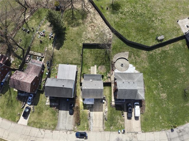 251 Crescent Pines Dr, Penn Hills, PA 15147