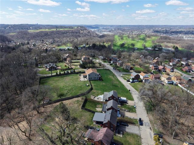 251 Crescent Pines Dr, Penn Hills, PA 15147