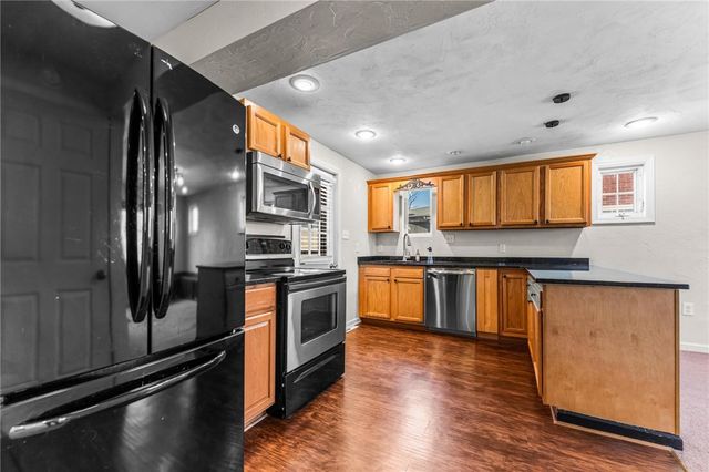 251 Crescent Pines Dr, Penn Hills, PA 15147