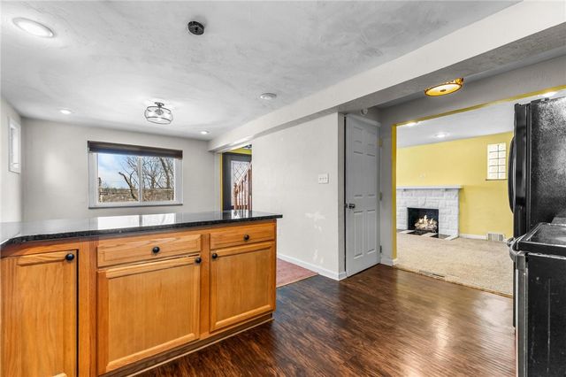 251 Crescent Pines Dr, Penn Hills, PA 15147