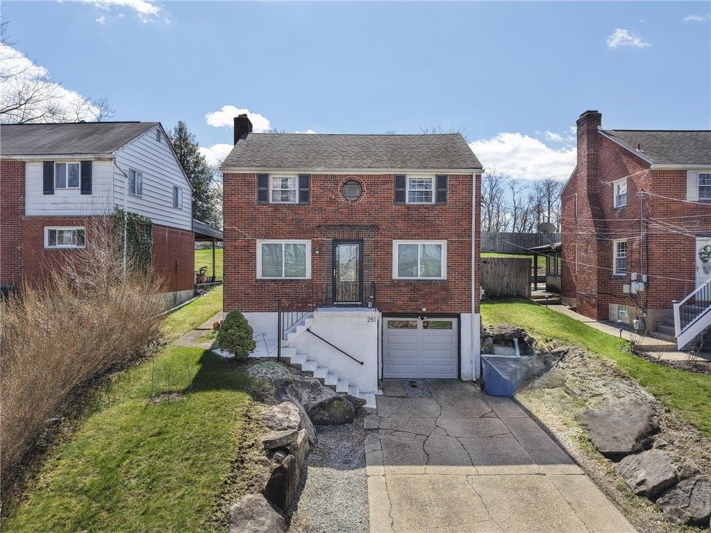 251 Crescent Pines Dr, Penn Hills, PA 15147