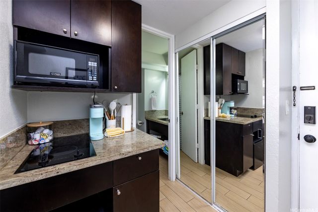 445 Seaside Avenue 1005, Honolulu, HI 96815