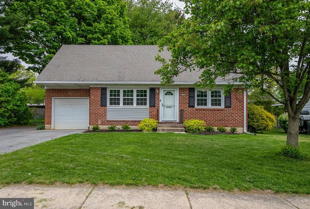 136 BRADLEY AVE, Reading, PA 19608
