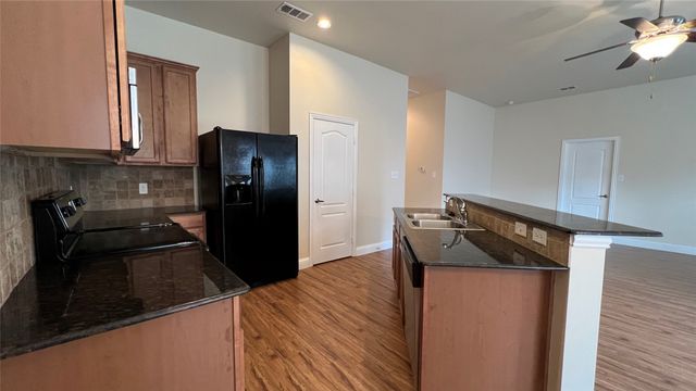 517 Highpark Court, Lake Dallas, TX 75065