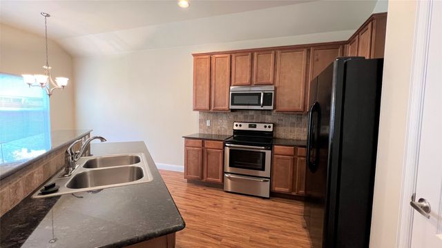 517 Highpark Court, Lake Dallas, TX 75065