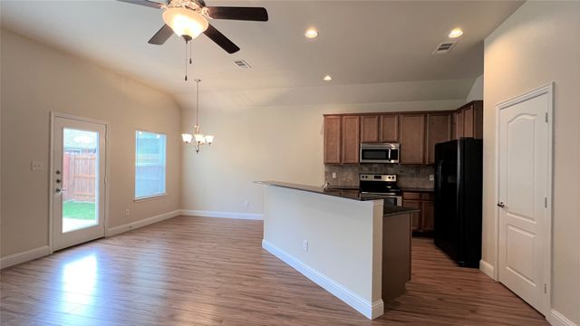 517 Highpark Court, Lake Dallas, TX 75065