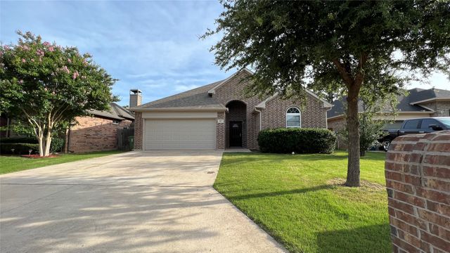 517 Highpark Court, Lake Dallas, TX 75065