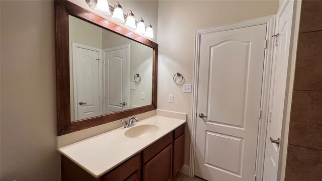 517 Highpark Court, Lake Dallas, TX 75065