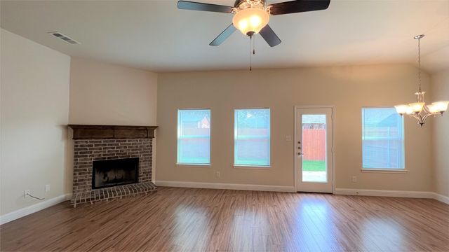 517 Highpark Court, Lake Dallas, TX 75065