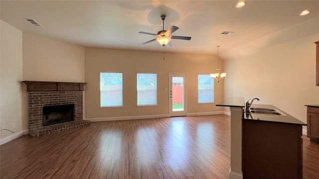 517 Highpark Court, Lake Dallas, TX 75065