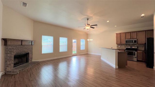 517 Highpark Court, Lake Dallas, TX 75065