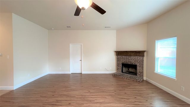 517 Highpark Court, Lake Dallas, TX 75065