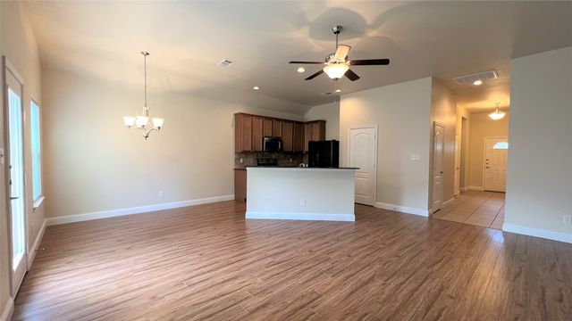 517 Highpark Court, Lake Dallas, TX 75065