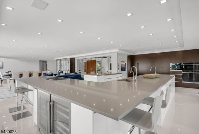 349 Crestmont Rd, Cedar Grove Twp., NJ 07009