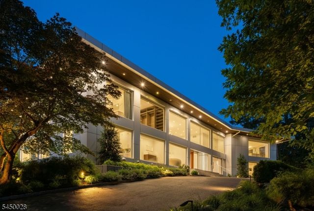 349 Crestmont Rd, Cedar Grove Twp., NJ 07009