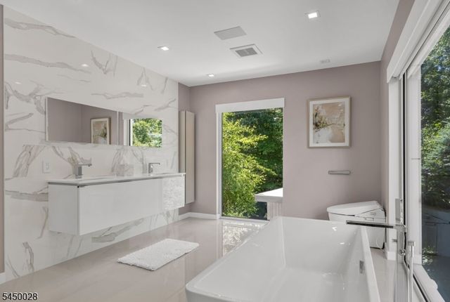 349 Crestmont Rd, Cedar Grove Twp., NJ 07009