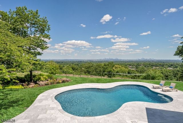 349 Crestmont Rd, Cedar Grove Twp., NJ 07009