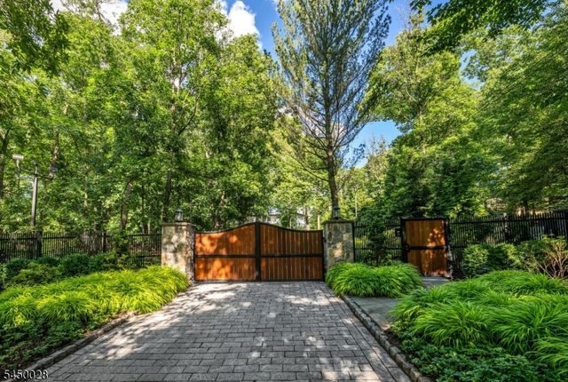 349 Crestmont Rd, Cedar Grove Twp., NJ 07009