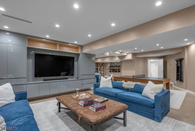 349 Crestmont Rd, Cedar Grove Twp., NJ 07009