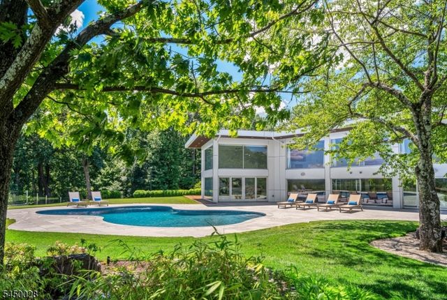 349 Crestmont Rd, Cedar Grove Twp., NJ 07009