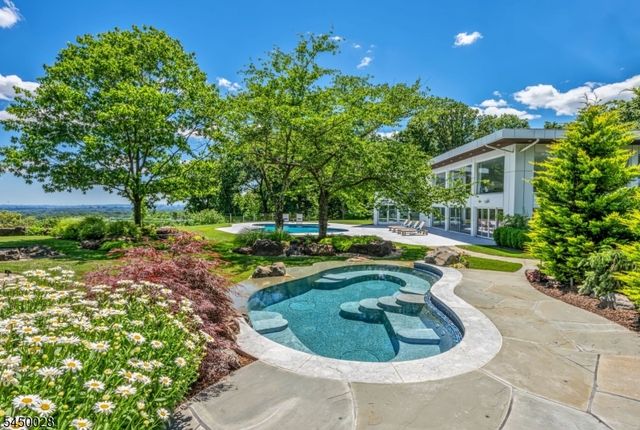 349 Crestmont Rd, Cedar Grove Twp., NJ 07009