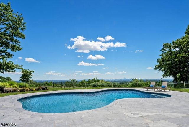 349 Crestmont Rd, Cedar Grove Twp., NJ 07009
