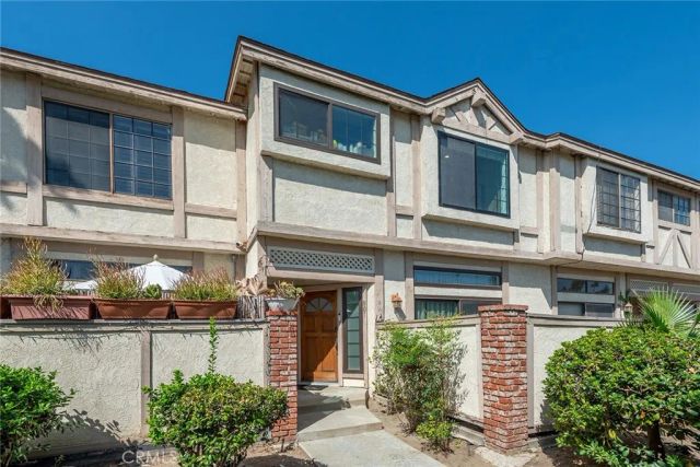 7100 Balboa Boulevard 807, Lake Balboa, CA 91406