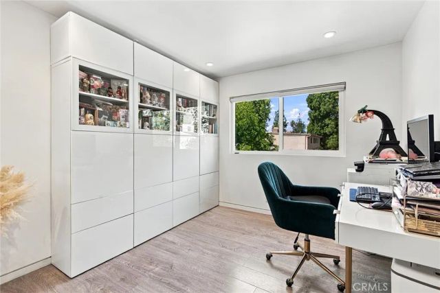 7100 Balboa Boulevard 807, Lake Balboa, CA 91406