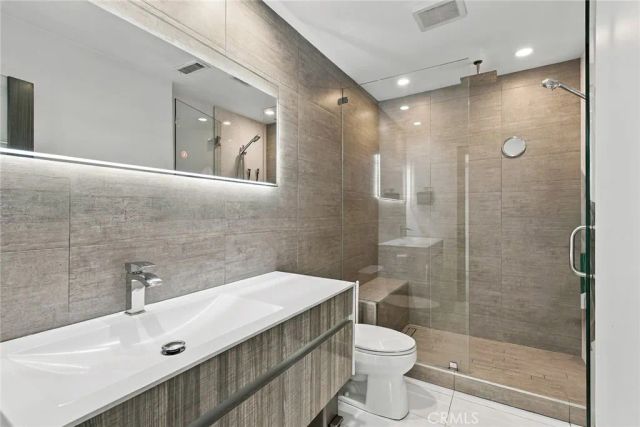 7100 Balboa Boulevard 807, Lake Balboa, CA 91406