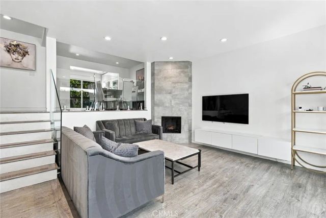7100 Balboa Boulevard 807, Lake Balboa, CA 91406