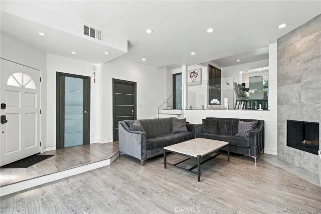 7100 Balboa Boulevard 807, Lake Balboa, CA 91406