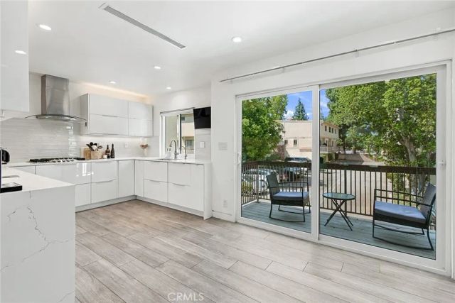 7100 Balboa Boulevard 807, Lake Balboa, CA 91406