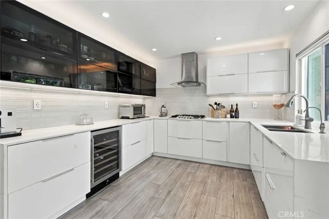 7100 Balboa Boulevard 807, Lake Balboa, CA 91406